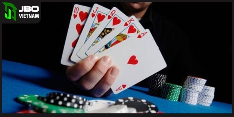 Sử dụng thùng phá sảnh để thắng khi chơi Poker